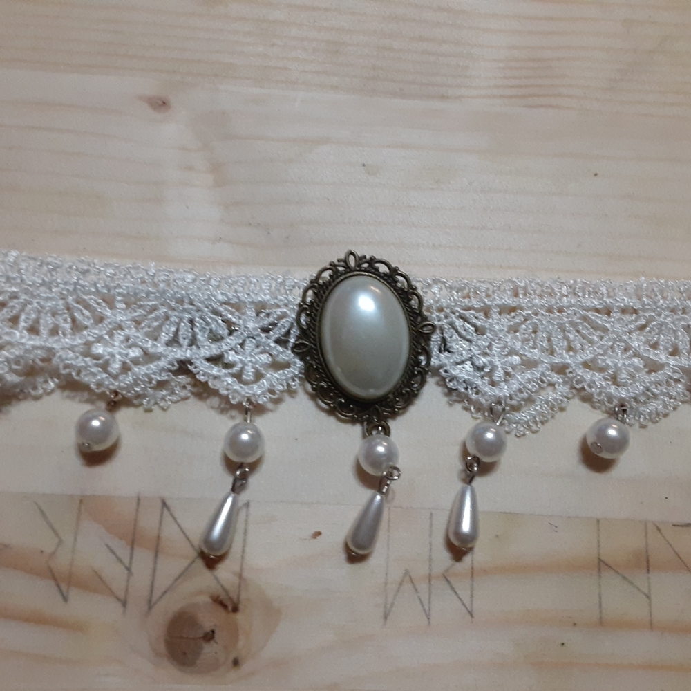 Choker necklace